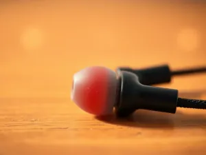 Czy słuchawki dokanałowe niszczą słuch?